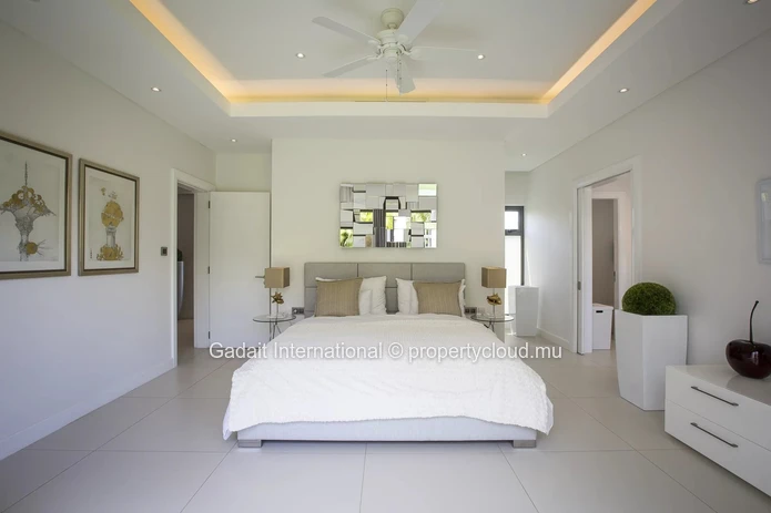 Exceptional villa with panoramic golf view at Anahita Beau Champ