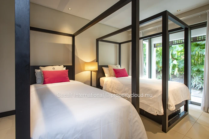 Villa contemporaine avec piscine et jardin tropical à vendre | Anahita Golf & Spa Resort Beau Champ