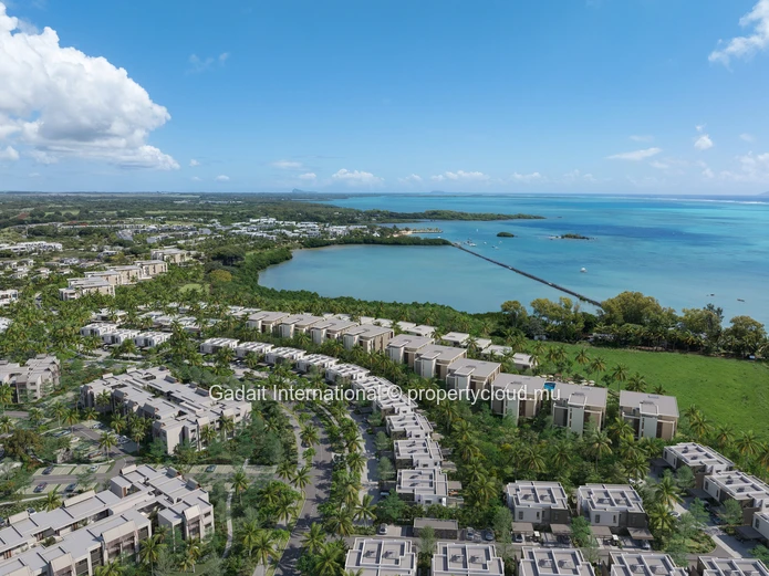 Ophélys à Azuri – Townhouses de prestige au cœur d'un village côtier d'exception