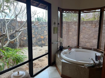 5 Bedroom Villa