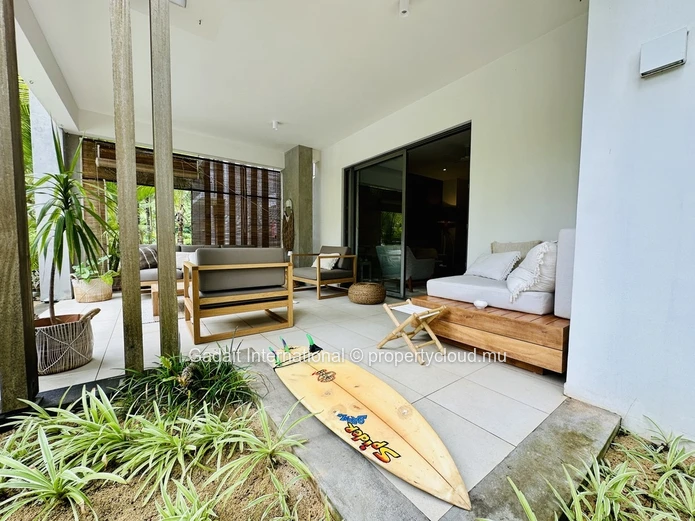 Appartement de Prestige à Montchoisy – Luxe, Sérénité et Accès Direct à la Plage