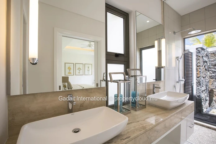Exceptional villa with panoramic golf view at Anahita Beau Champ