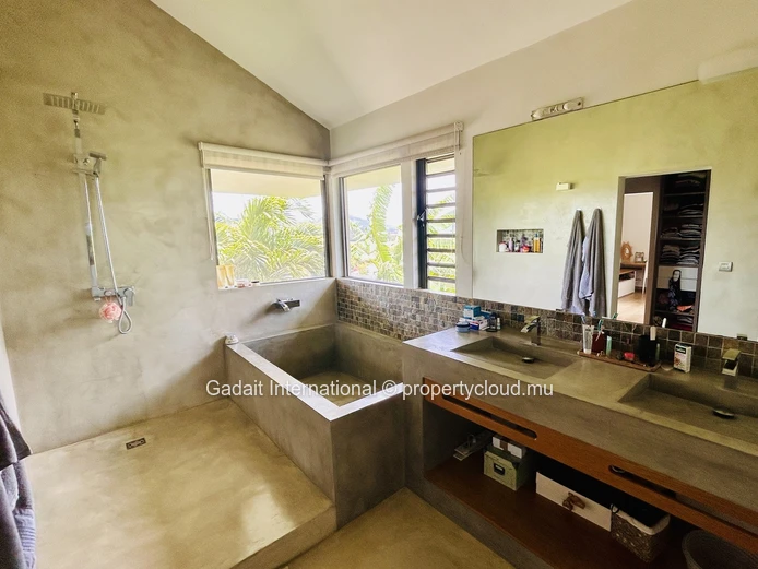 Contemporary Villa with Sea and Mountain Views – Mont Piton, Mauritius