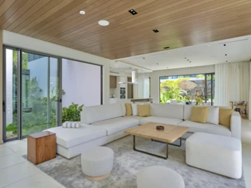 6 Bedroom Villa