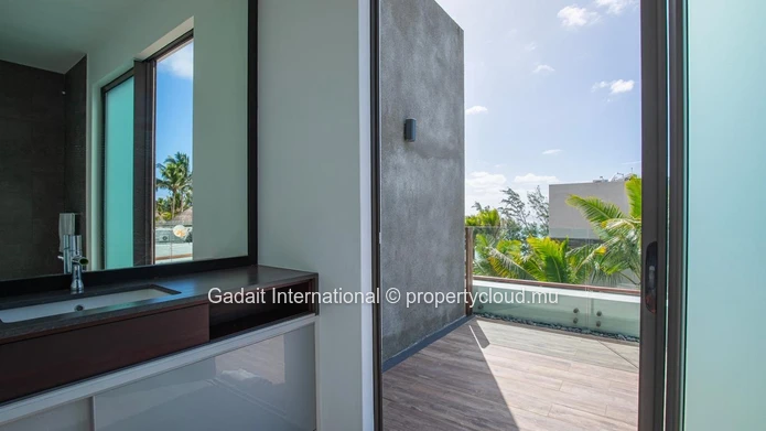 Penthouse à Palmar en bord de mer avec vue panoramique, piscine et plage privée