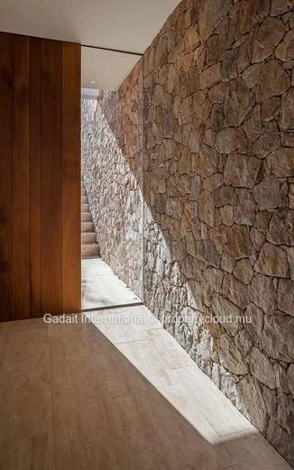 Villa I7: une oasis contemporaine de 560,7 m² au cœur du resort Anahita