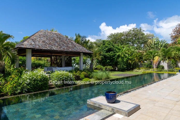 Exceptional villa with pool for sale - A gem of a property in the heart of Beau Champ