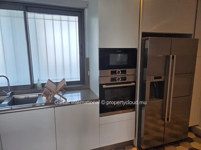 Exceptional Penthouse for Long-Term Rent in Roches Noires