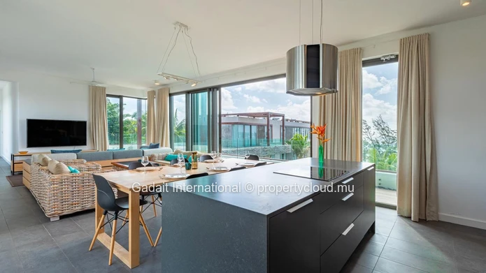 Penthouse à Palmar en bord de mer avec vue panoramique, piscine et plage privée