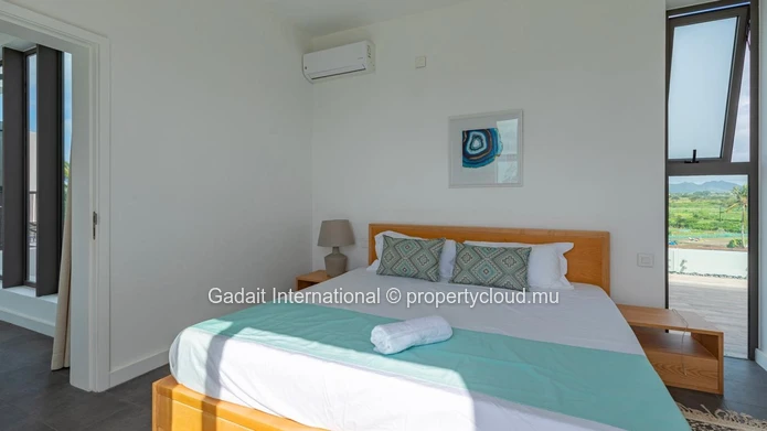 Penthouse à Palmar en bord de mer avec vue panoramique, piscine et plage privée