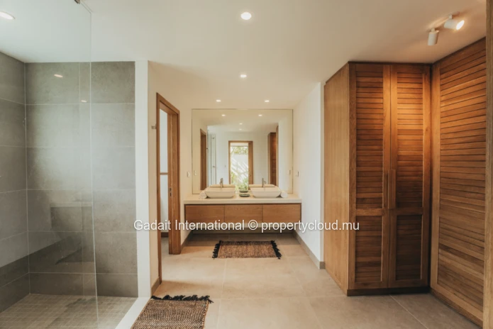 Villa Sunrise : 4 bedroom villa for rent with garden view | Anahita Beau Champ