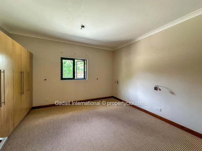 Invest now in this villa with pool and outdoor gazebo