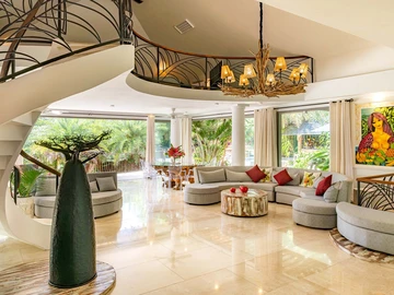 8 Bedroom Villa
