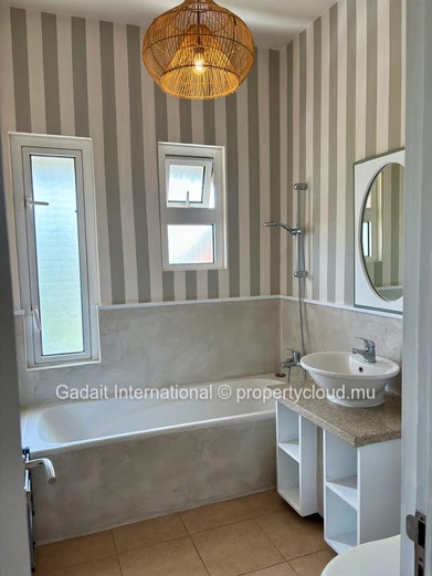 Penthouse à vendre à Jardin du Cap – À deux pas de la plage de Bain Bœuf