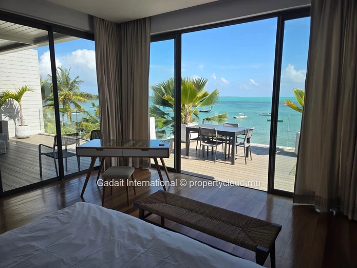 Exceptional Penthouse for Long-Term Rent in Roches Noires