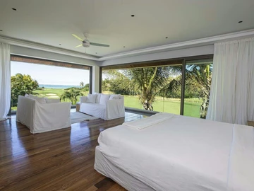 5 Bedroom Villa