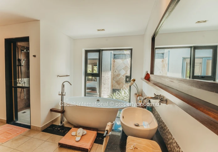 Belle Rivière Villa : 4 bedrooms with pool and sea view, Mauritius