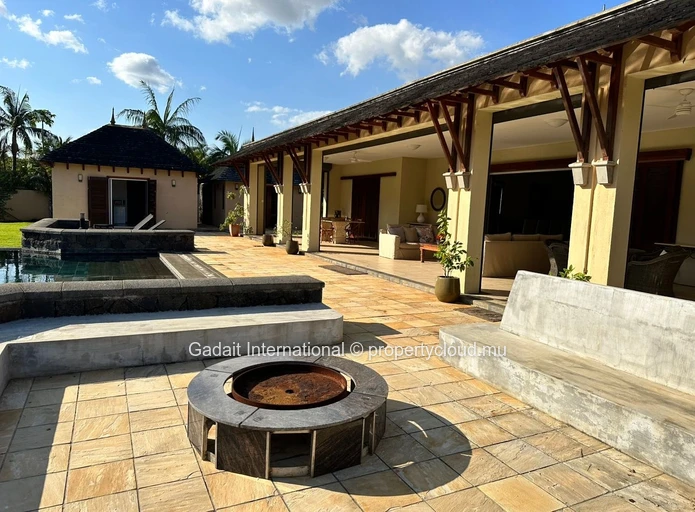 Investing in a luxury villa on the Tamarina golf course in West Mauritius