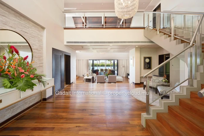 Invest in luxury on the west coast of Mauritius with this 630 m² villa offering ocean views