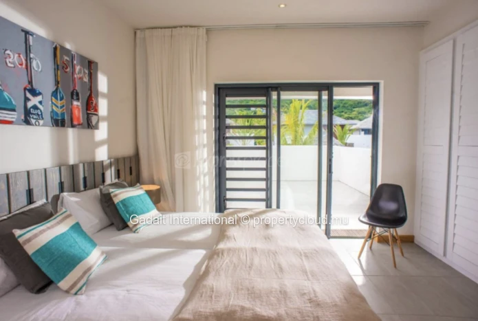 Villa Tropicale Élégante à Marguery | 3 Chambres avec Piscine Privée & Vue Montagne