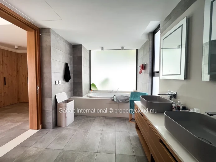 4-bedroom villa in Pereybere, elegance, serenity and prestigious location
