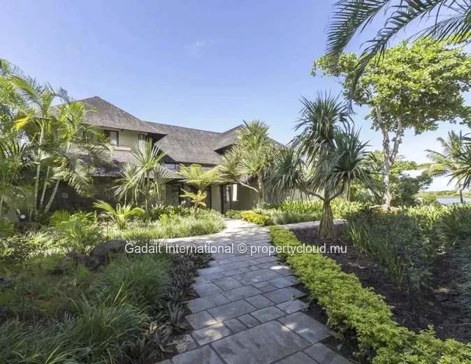 Investissez dans cette villa à l'est de l'île Maurice avec plage privée et accès golf