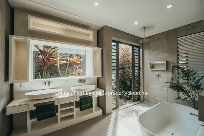 Luxury 4-Bedroom Villa in Grand Baie – Spectacular Volumes and Tropical Lifestyle in Mauritius