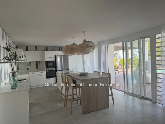 Villa pieds dans l'eau à louer – Pointe d'Azur, vue panoramique Coin de Mire & Îles du Nord