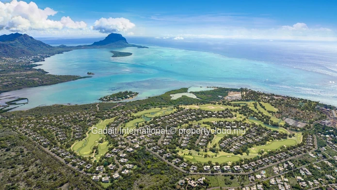 HARMONIE : 204 m² villa with sea view and Le Morne mountain panorama in Rivière Noire