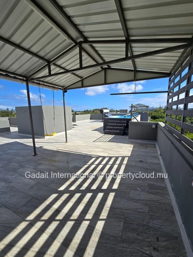 Penthouse d'exception avec rooftop privé à Pereybere – Vue mer & montagne