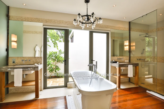 Villa contemporaine avec piscine et jardin tropical à vendre | Anahita Golf & Spa Resort Beau Champ