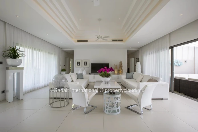 Exceptional villa with panoramic golf view at Anahita Beau Champ