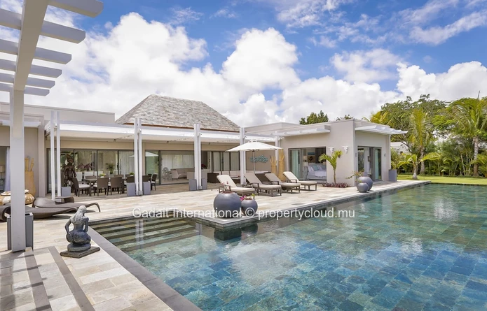 Exceptional villa with panoramic golf view at Anahita Beau Champ