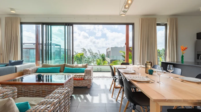 Penthouse à Palmar en bord de mer avec vue panoramique, piscine et plage privée