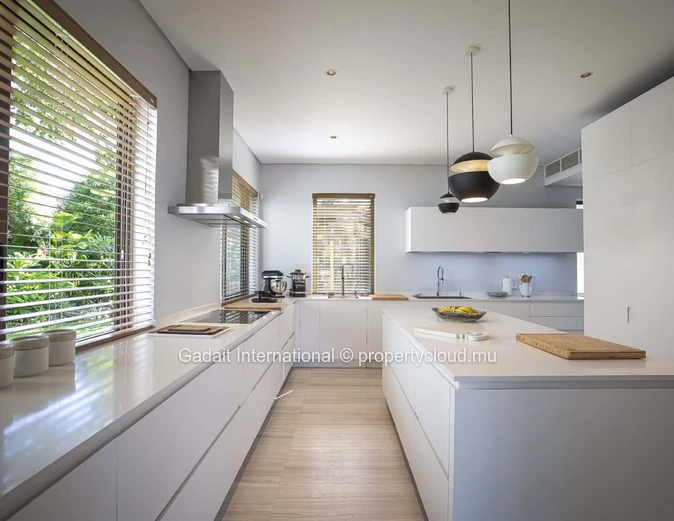 Investissez dans cette superbe Villa luxueuse avec vue golf et vue mer dans l'est de l'Ile Maurice