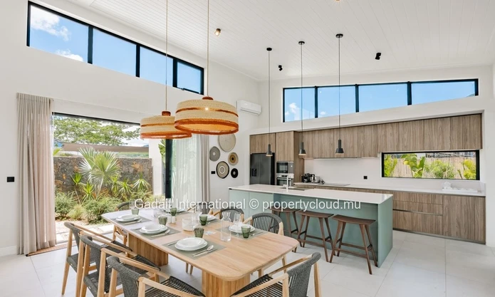 Luxury villa in gated estate with golf and beach access | Mauritius