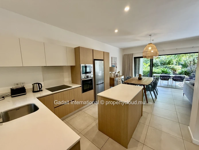 3-bedroom ground-floor apartment with covered terrace – Pointe aux Canonniers