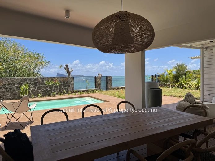 Villa pieds dans l'eau à louer – Pointe d'Azur, vue panoramique Coin de Mire & Îles du Nord