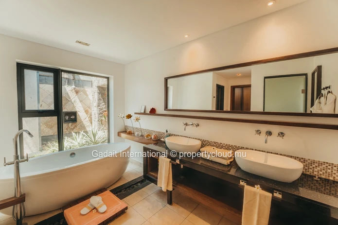 Belle Rivière Villa : 4 bedrooms with pool and sea view, Mauritius