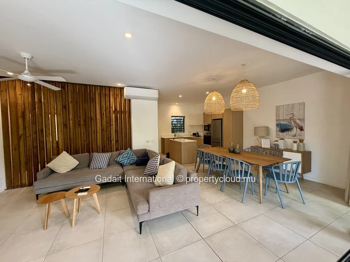 3-bedroom ground-floor apartment with covered terrace – Pointe aux Canonniers