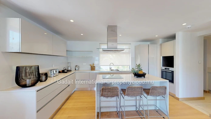 À Vendre – Penthouse d'Exception à Manta Cove, Rivière Noire | Île Maurice