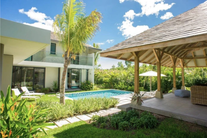 Villa Tropicale Élégante à Marguery | 3 Chambres avec Piscine Privée & Vue Montagne