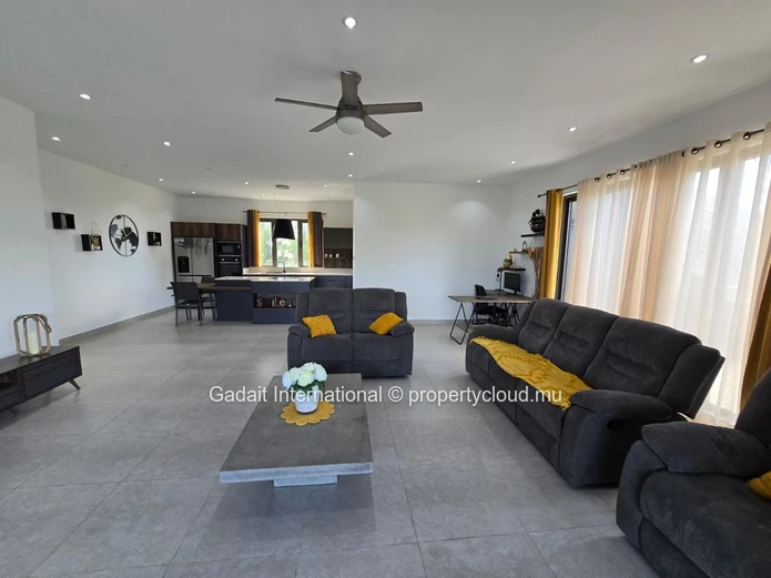 Penthouse d'exception avec rooftop privé à Pereybere – Vue mer & montagne