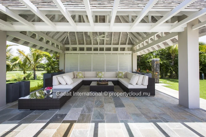 Exceptional villa with panoramic golf view at Anahita Beau Champ