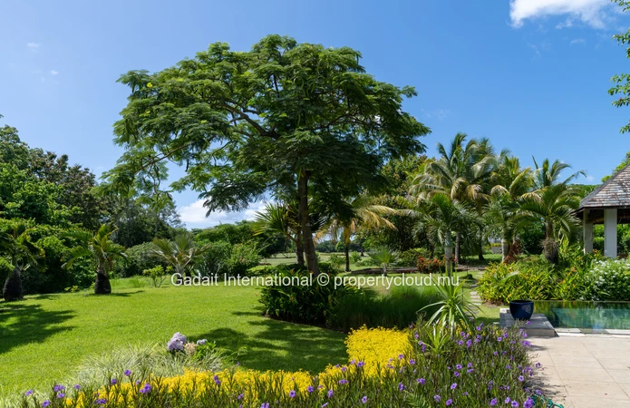 Exceptional villa with pool for sale - A gem of a property in the heart of Beau Champ