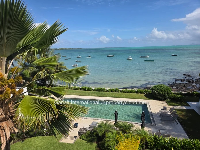 Exceptional Penthouse for Long-Term Rent in Roches Noires