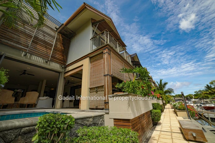Élégance et Prestige : Duplex d'Exception avec Vue Panoramique dans l'ouest de l'Ile Maurice