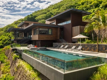 5 Bedroom Villa