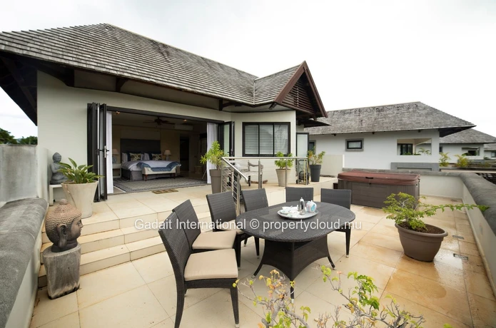 For rent magnificent 4 bedroom villa in the west coast of Tamarin