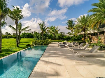 5 Bedroom Villa